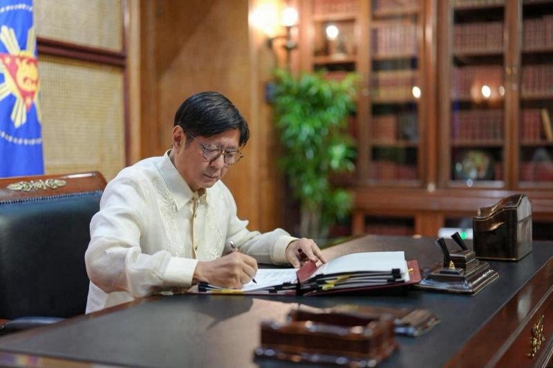 PBBM NILAGDAAN ANG BATAS NA NAGTATAKDA NG 5-TAONG TERMINO NG BARANGAY, SK OFFICIALS
