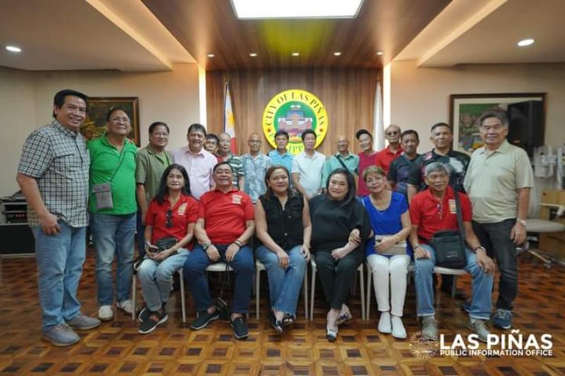 RETIRED COPS PAYS COURTESY VISIT TO MAYOR AND VICE MAYOR OF LAS PIÑAS