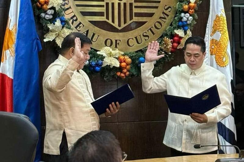 New Collector of Customs VI Takes Oath