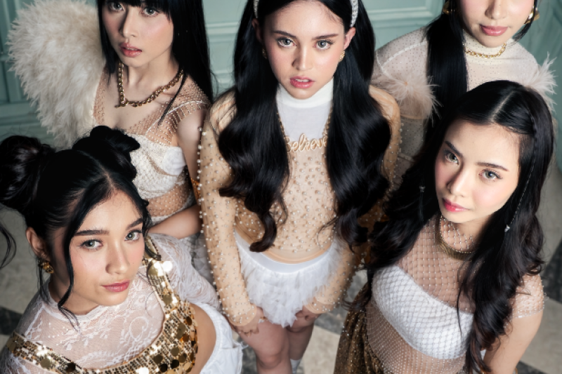 “In a scene ready for reinvention, oona. arrives—moving as one, defining a new era of P-pop.“